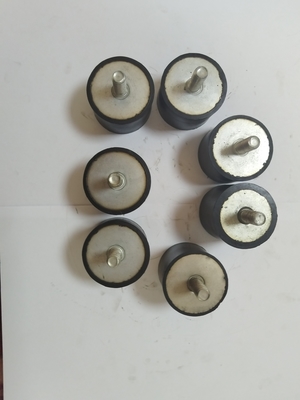 Fácil de instalar absorvedor de choque de borracha para caminhões pesados simples e fácil de instalar largura geral de 58 mm Método do parafuso